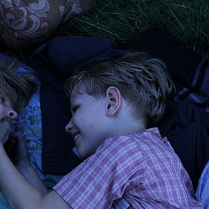 Fotoğraf Savaşın Gölgesinde