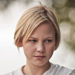 Fotoğraf Adelaide Clemens
