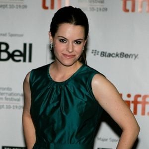 Fotoğraf Emily Hampshire