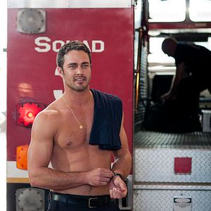 Fotoğraf Taylor Kinney