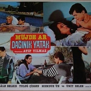 Fotoğraf Dağınık Yatak