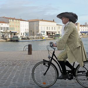 Fotoğraf Alceste à bicyclette