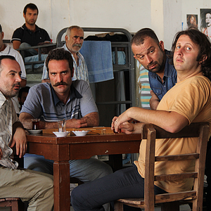 Fotoğraf Çakallarla Dans 2 : Hastasıyız Dede