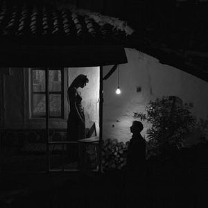 Fotoğraf Sen Aydınlatırsın Geceyi