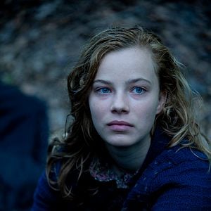 Fotoğraf Savaşın Gölgesinde