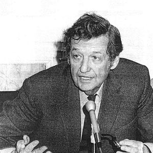 Fotoğraf Ian McLellan Hunter