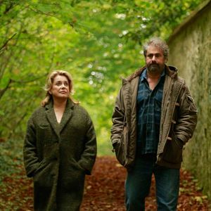 Fotoğraf Avludaki Fısıltılar