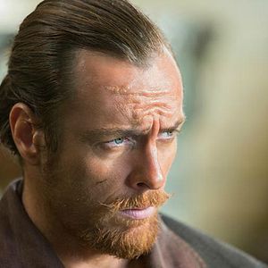 Fotoğraf Toby Stephens