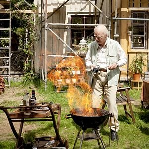 Fotoğraf Hundraåringen som klev ut genom fönstret och försvann
