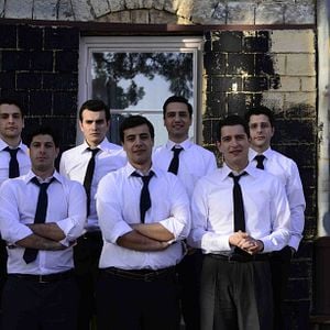 Fotoğraf Yedi Güzel Adam