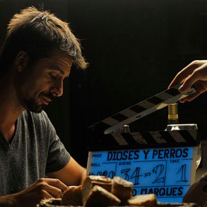 Fotoğraf Dioses y perros