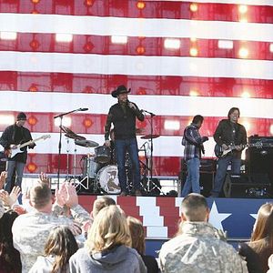 Fotoğraf Will Chase