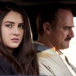 Fotoğraf Karda Bir Beyaz Kuş