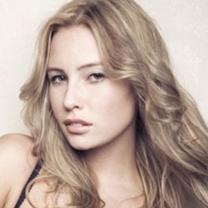 Fotoğraf Chloe Loughnan