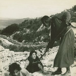 Fotoğraf Black God, White Devil