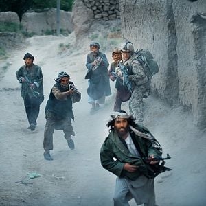 Fotoğraf İki Dünya Arasında