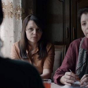 Fotoğraf Three Windows and a Hanging