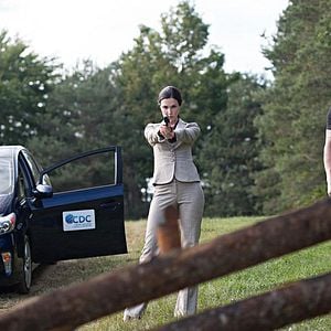 Fotoğraf Laura Mennell