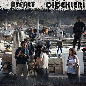 Fotoğraf Asfalt Çiçekleri