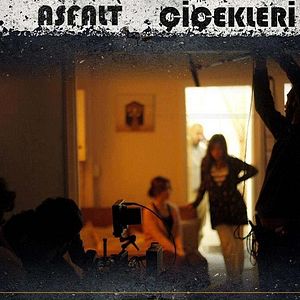 Fotoğraf Asfalt Çiçekleri
