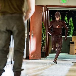 Fotoğraf Grant Gustin