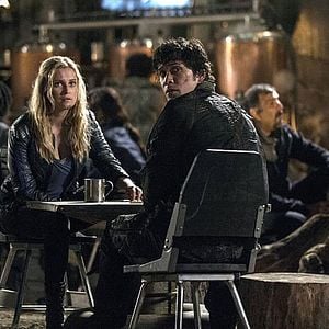 Fotoğraf The 100