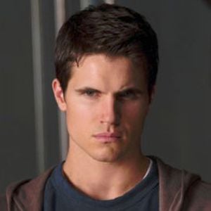 Fotoğraf Robbie Amell