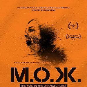 Fotoğraf Turuncu Ceketli Adam