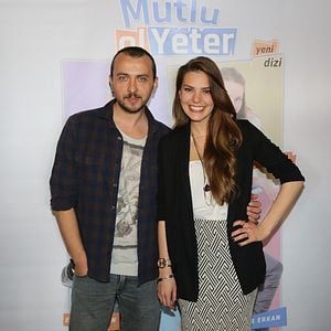 Fotoğraf Mutlu Ol Yeter