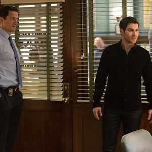 Fotoğraf Sasha Roiz