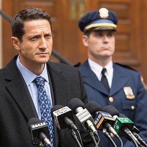 Fotoğraf Sasha Roiz