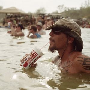 Fotoğraf Ötedekiler