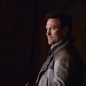 Fotoğraf Grant Bowler