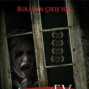 Fotoğraf Araftaki Ev