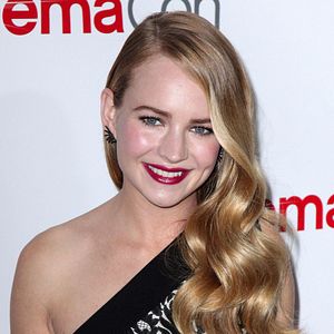 Fotoğraf Britt Robertson