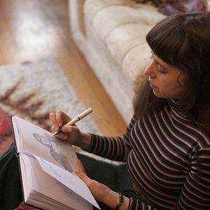 Fotoğraf Bel Powley