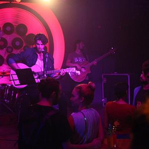 Fotoğraf Tatlı Küçük Yalancılar