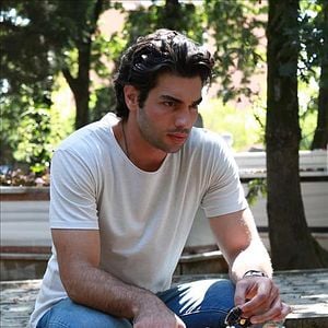 Fotoğraf Tatlı Küçük Yalancılar