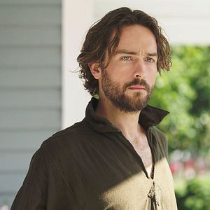 Fotoğraf Tom Mison