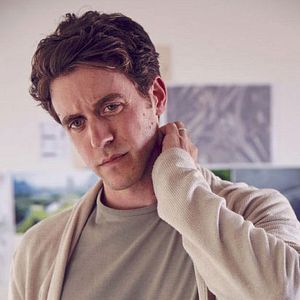 Fotoğraf Ashley Zukerman