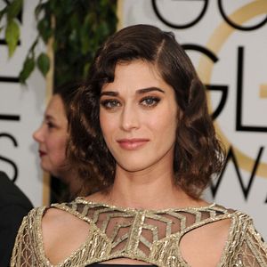 Fotoğraf Lizzy Caplan