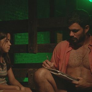 Fotoğraf Neon Boğa