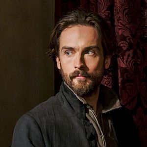 Fotoğraf Tom Mison