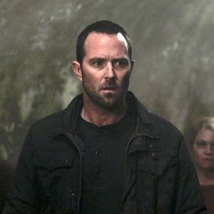 Fotoğraf Sullivan Stapleton
