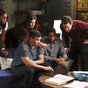 Fotoğraf Alfred Enoch