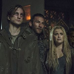 Fotoğraf The 100