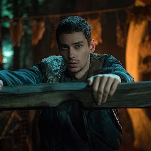 Fotoğraf Devon Bostick