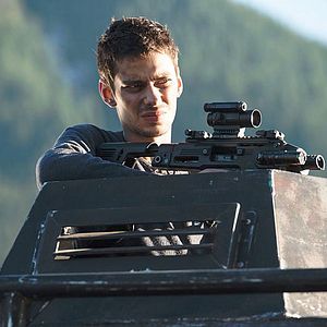 Fotoğraf Devon Bostick