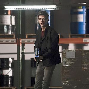 Fotoğraf Grant Gustin