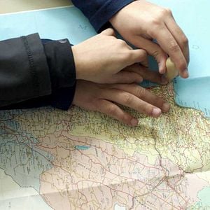 Fotoğraf Dağların Ardında